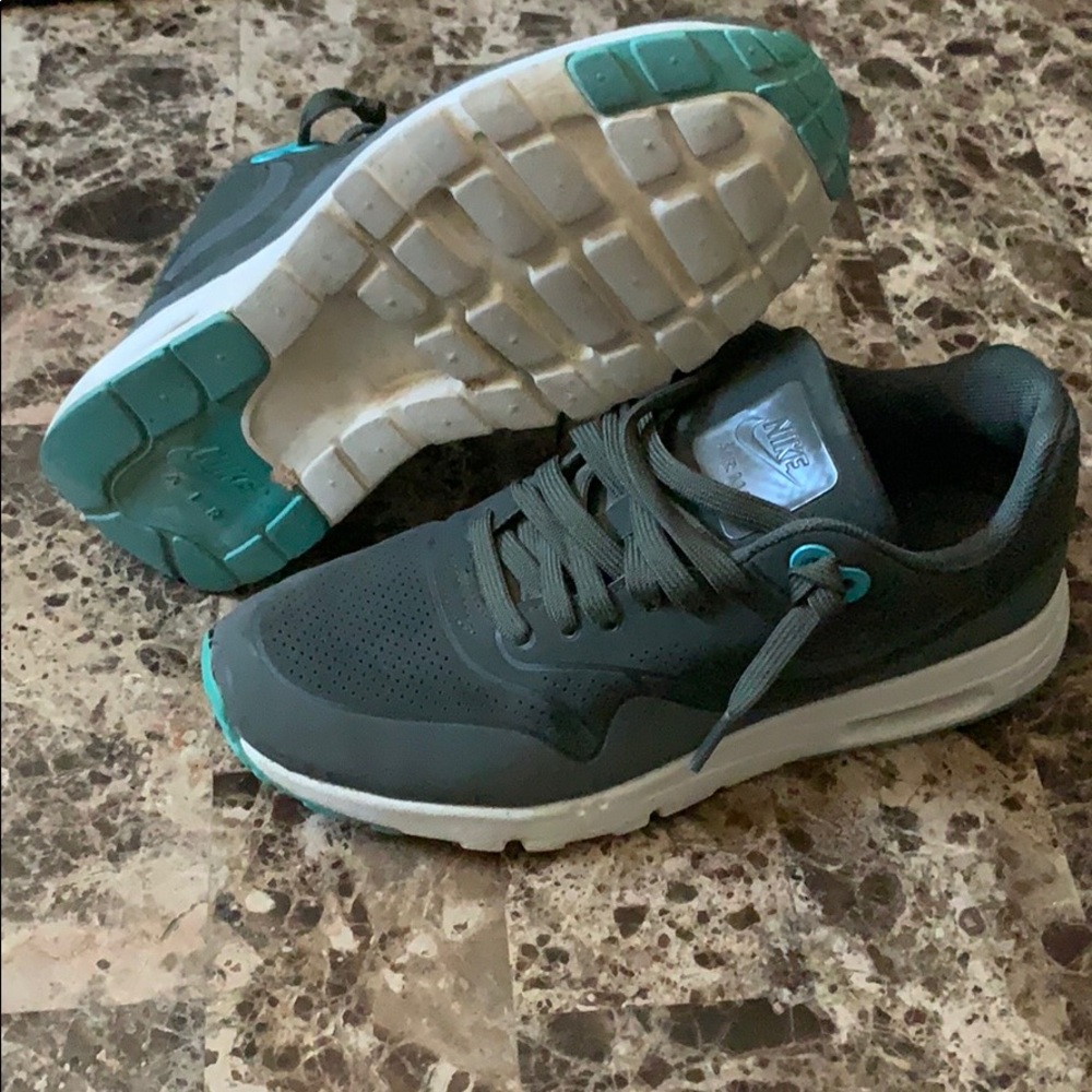 Shoes - Picture 2 of 2